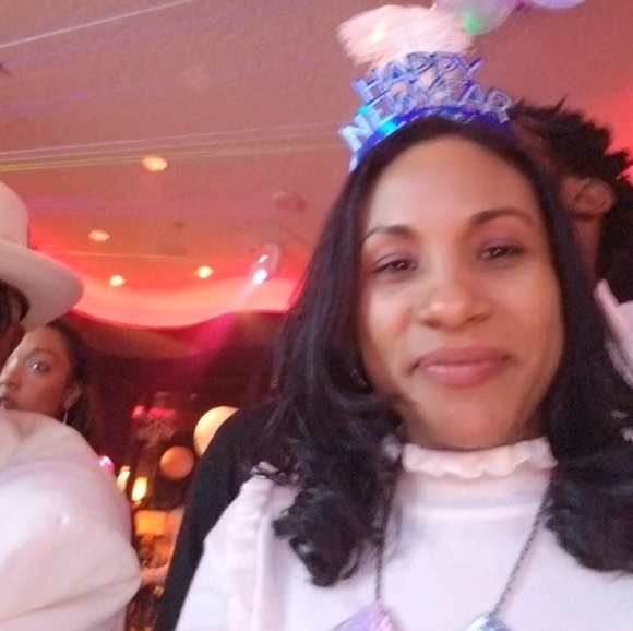 Meet your Posher, Jeanine - Picture 1 of 1